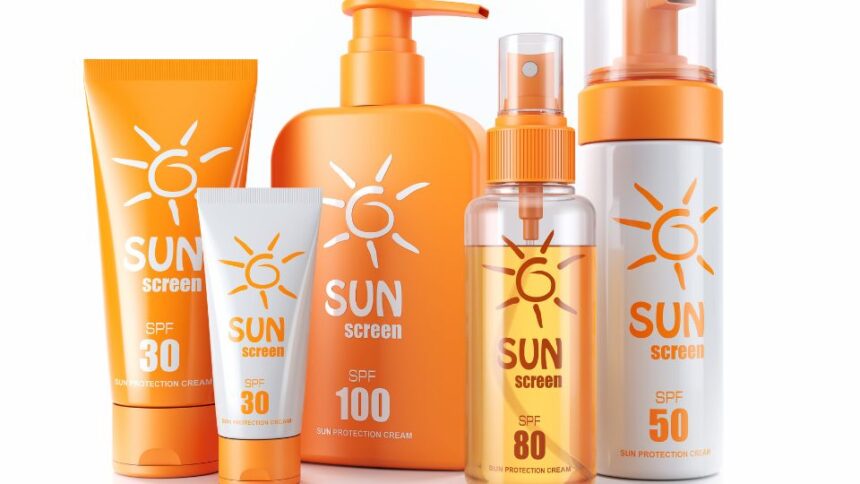 Különböző SPF értékű napvédő krémek és spray-k, amelyek segítenek a bőr védelmében a nap káros hatásaitól.