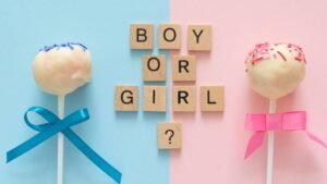 Kék és rózsaszín színű édességek, a középen 'BOY OR GIRL?' felirattal.