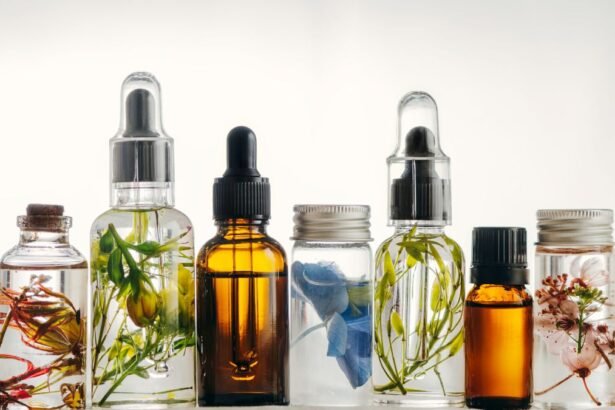 Az illóolajok természetes szépségápolási csodaszerek, melyek helyes használatával megőrizhetjük bőrünk egészségét és ragyogását. Megmutatjuk, mire érdemes figyelni, hogy az illóolajok előnyeit biztonságosan élvezhesd!