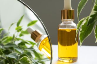 Az arcápoló szérumok megfelelő kombinálásával bőröd minden igényét egyszerre kielégítheted. Tudatosan összeválogatva a különböző hatóanyagokat, látványosan fokozhatod a napi arcápolás eredményességét és ragyogóbb megjelenést érhetsz el.