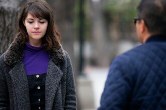 Sokan reménykednek abban, hogy az újrakezdés az exeikkel jobb lesz, de gyakran átsiklanak fontos vészjelek felett. Ezek a jelek intőek lehetnek, ha nem változott semmi, csak a remény él tovább. Ne hagyd figyelmen kívül, ha újra ugyanazokat a hibákat látod!