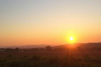 Naplemente egy mező felett, inspiráló táj a nyugalomért.
