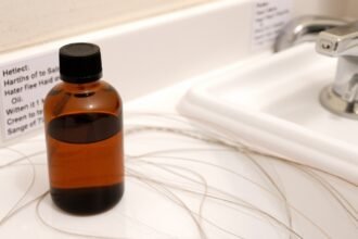 Hajápoló olaj üveg vájkáló vékony hajra