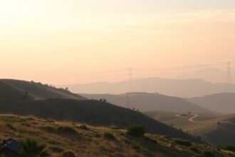 Békés hegyvidéki táj naplementében