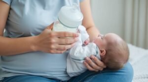 womensway 131 Baba cumisüvegből való etetés, fokozatos elválasztás