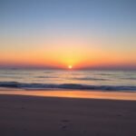 Naplemente tengerparton, nyugodt és békés hangulatban