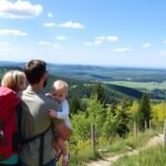 Család babakocsival kirándul egy szép tájon Magyarországon.