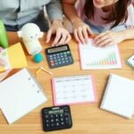 Kisbabás szülők pénzügyi tervezése: költségvetés és takarékos tippek.