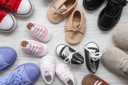 Szamos cipők gyerekeknek különböző stílusokban és színekben